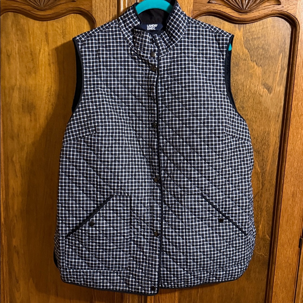 Lands' End 1X, Blk/wh checked,quilted vest. Like new.